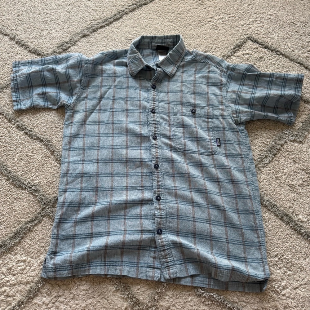Patagonia short sleeve button front shirt plaid blue organic cotton medium